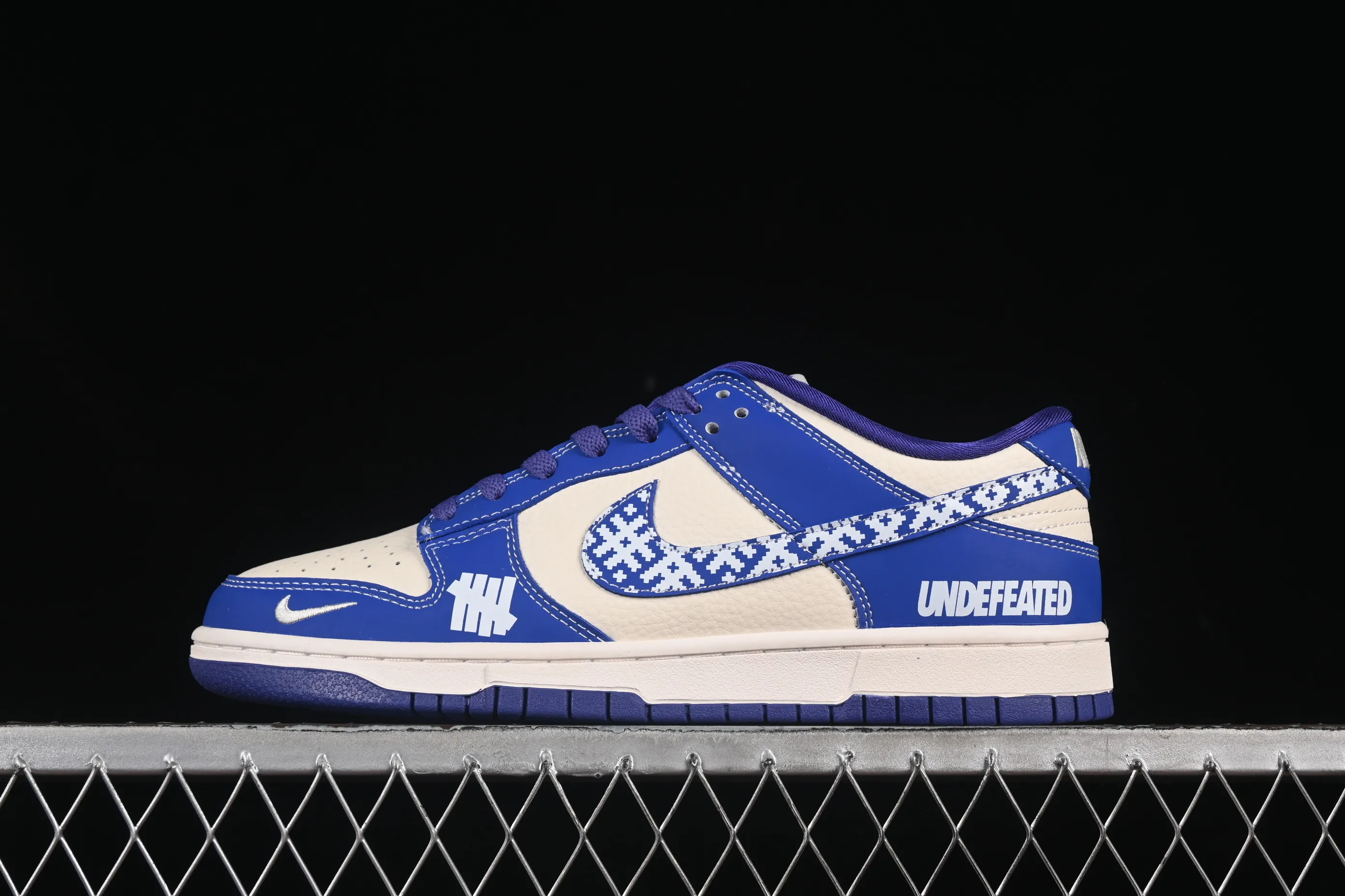 All categories Nk SB Dunk Series Nk SB Dunk Low High-end customized low-top sneakers Nike SB Dunk Low UN series Mosaic blue hook Anniversary high-end customized low-top casual sneakers KK1333-045
